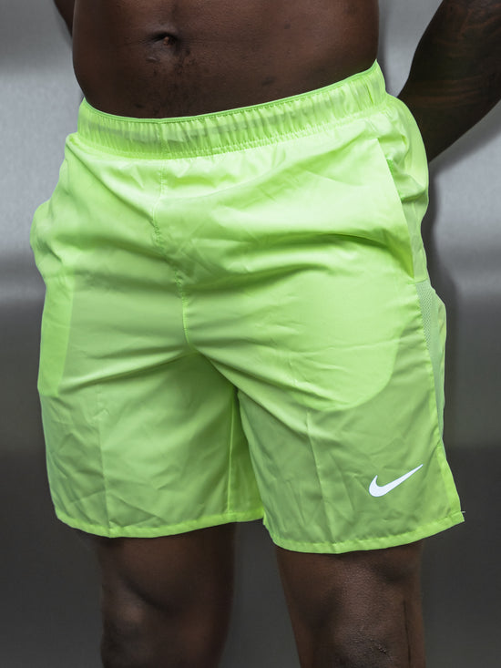 Nike -  Challenger Shorts 7" - Volt