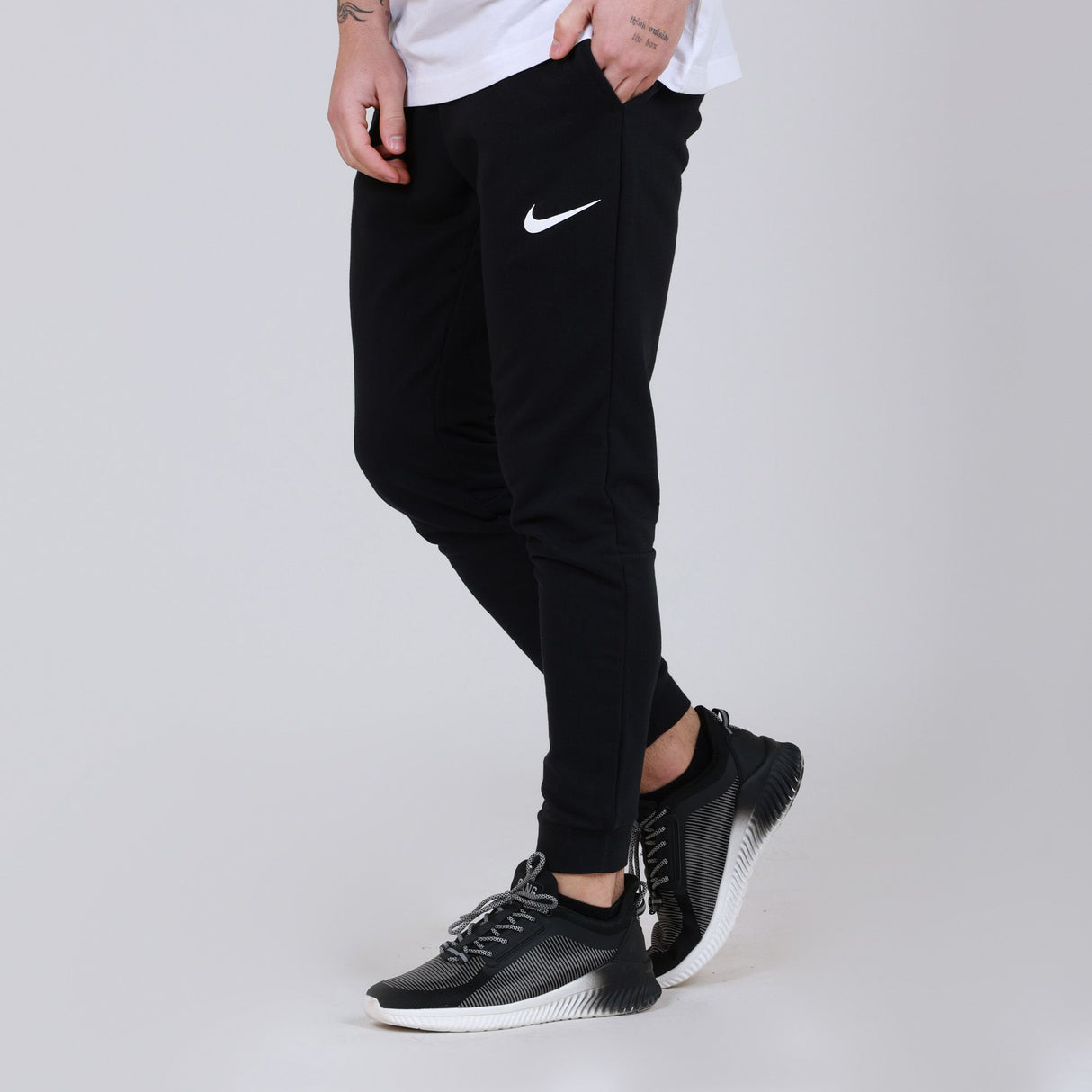 Nike Tapered Pants - Black